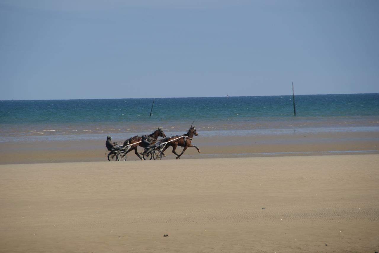 Utah Beach Bed & Breakfast Сант-Мари-дю-Мон Екстериор снимка